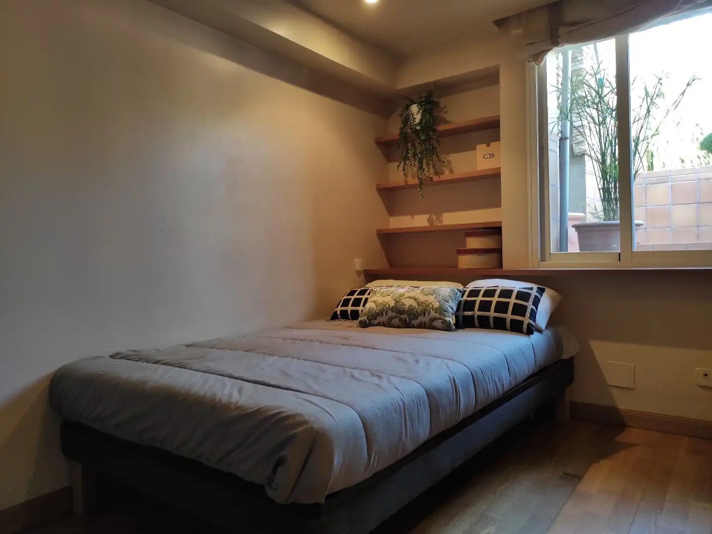 Bedroom of Flat for share in Urbanización La Moraleja