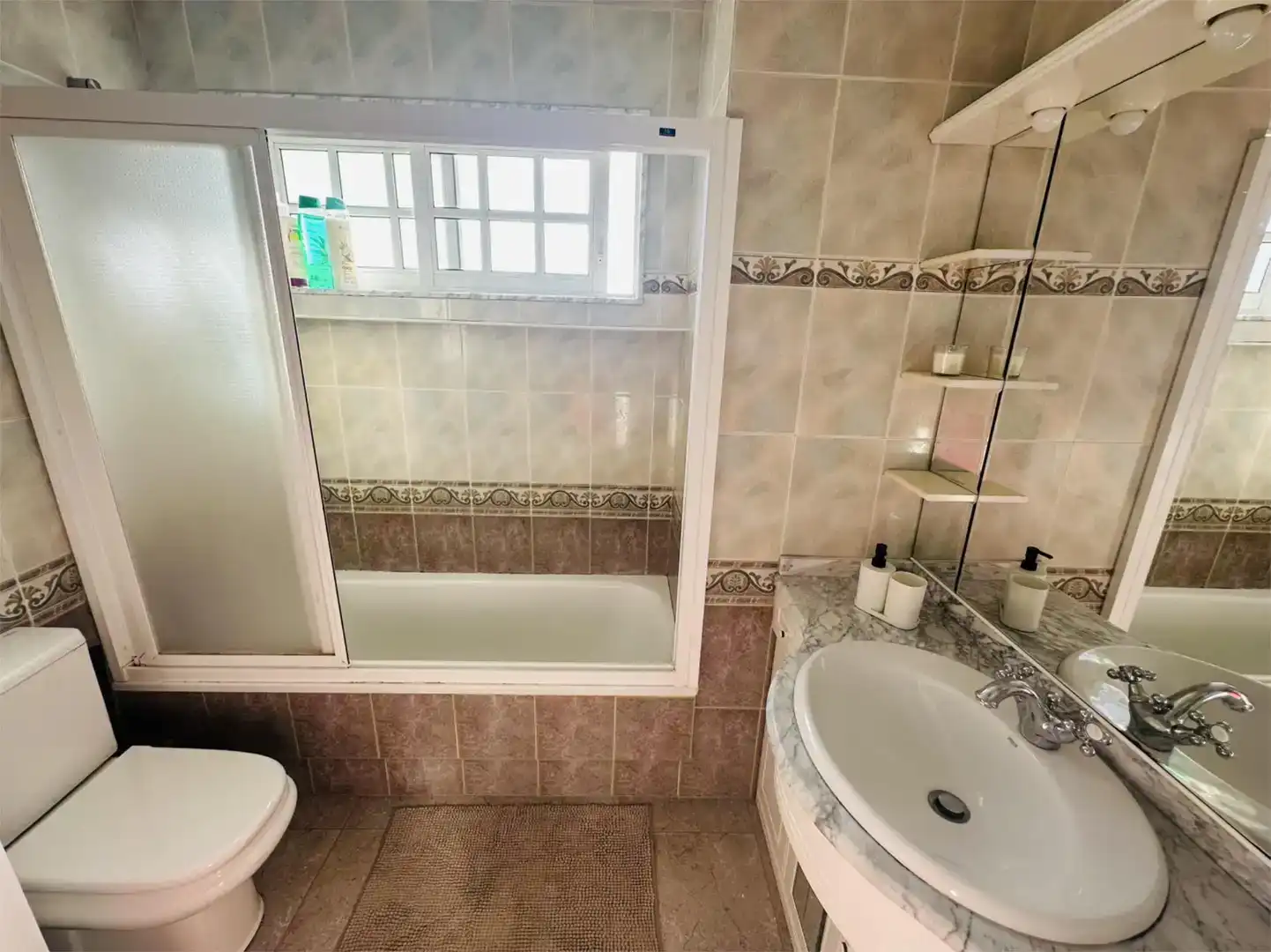 Bathroom of Duplexes for rent in Oleiros