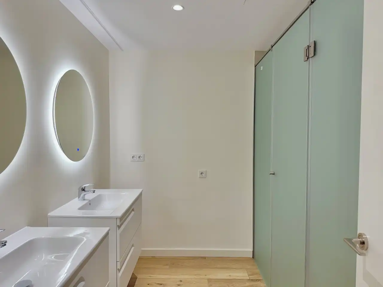 Baño de Piso de alquiler en Sabadell con Aire acondicionado, Calefacción y Jardín privado