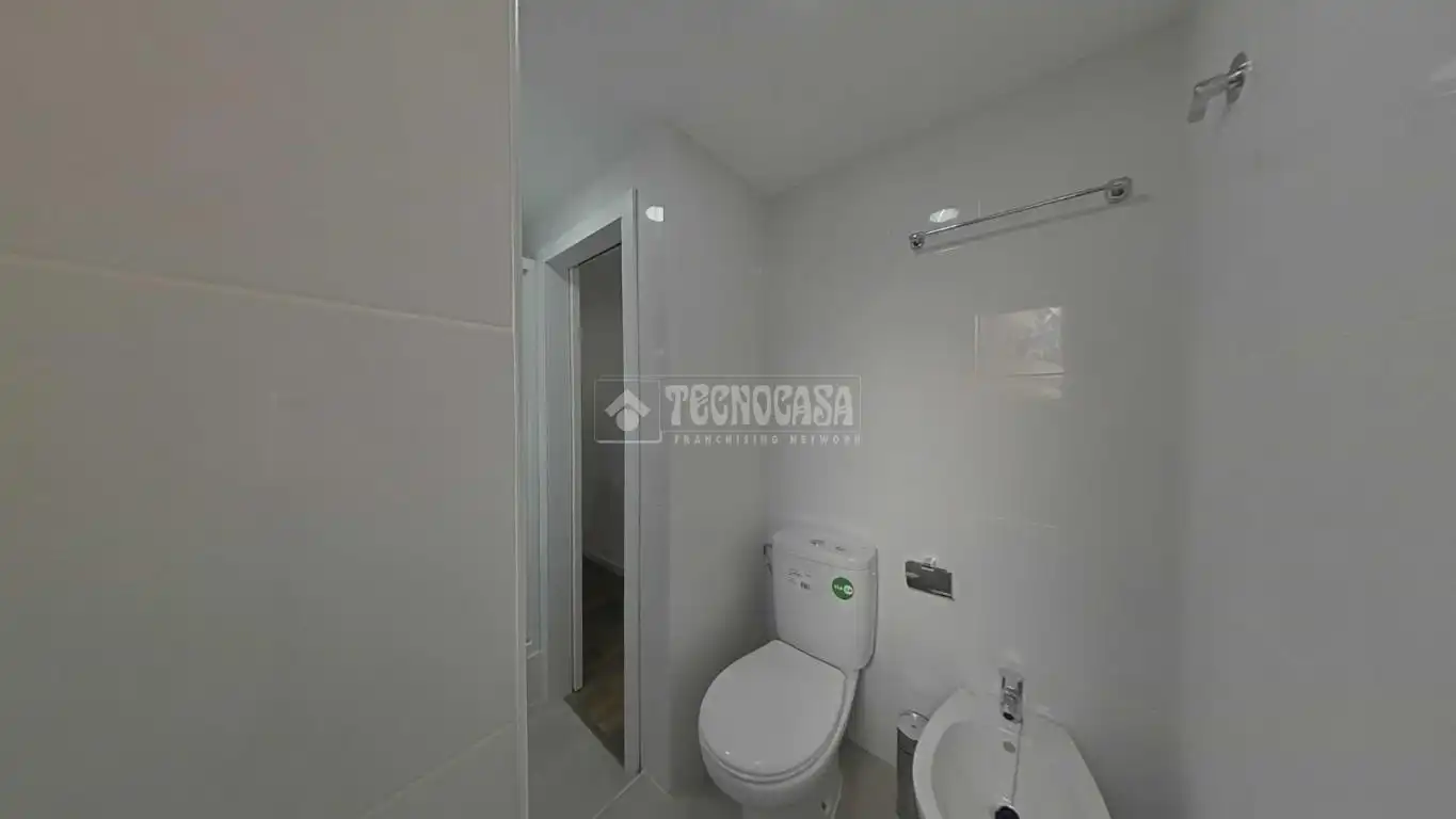 Badezimmer von Wohnung zum Verkauf in Cornellà de Llobregat