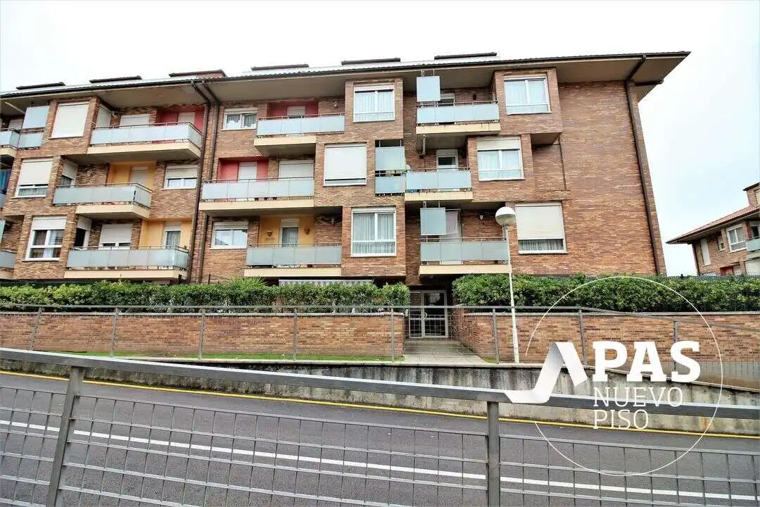 Vista exterior de Piso en venta en Entrambasaguas, Cantabria