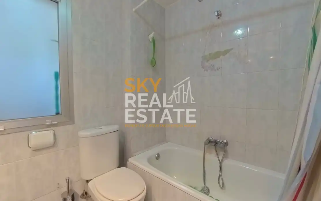 Bathroom of Flat for sale in Fuenlabrada  with Air Conditioner, Furnished and Balcony