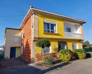 Vista exterior de Casa o xalet en venda en Camargo amb Terrassa