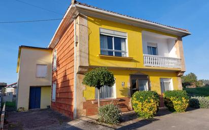 Vista exterior de Casa o xalet en venda en Camargo amb Terrassa