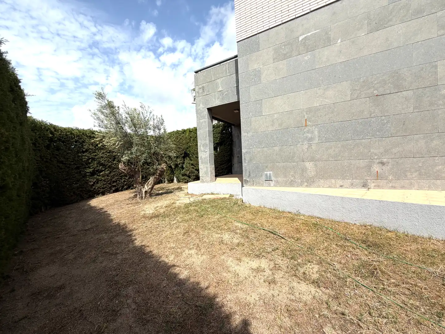 Vista exterior de Casa adosada en venda en Cambrils amb Aire condicionat, Calefacció i Jardí privat