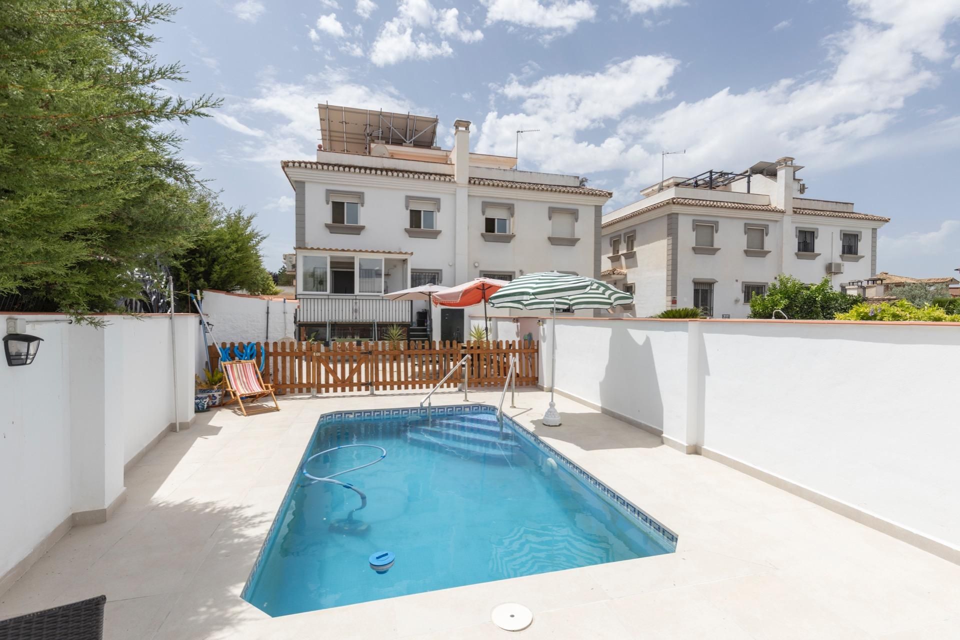 Swimming pool of House or chalet for sale in Ogíjares