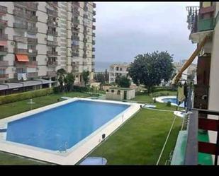 Piscina de Apartament de lloguer en Benalmádena amb Aire condicionat