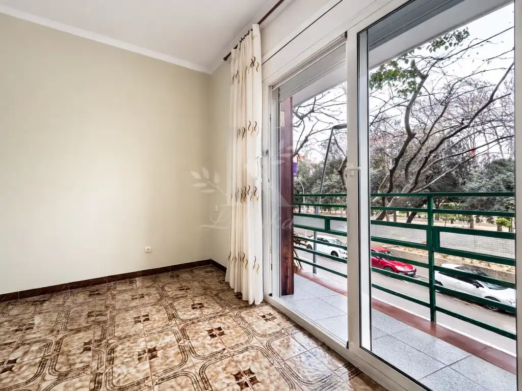 Habitación de Piso en venta en Barcelona con Balcón