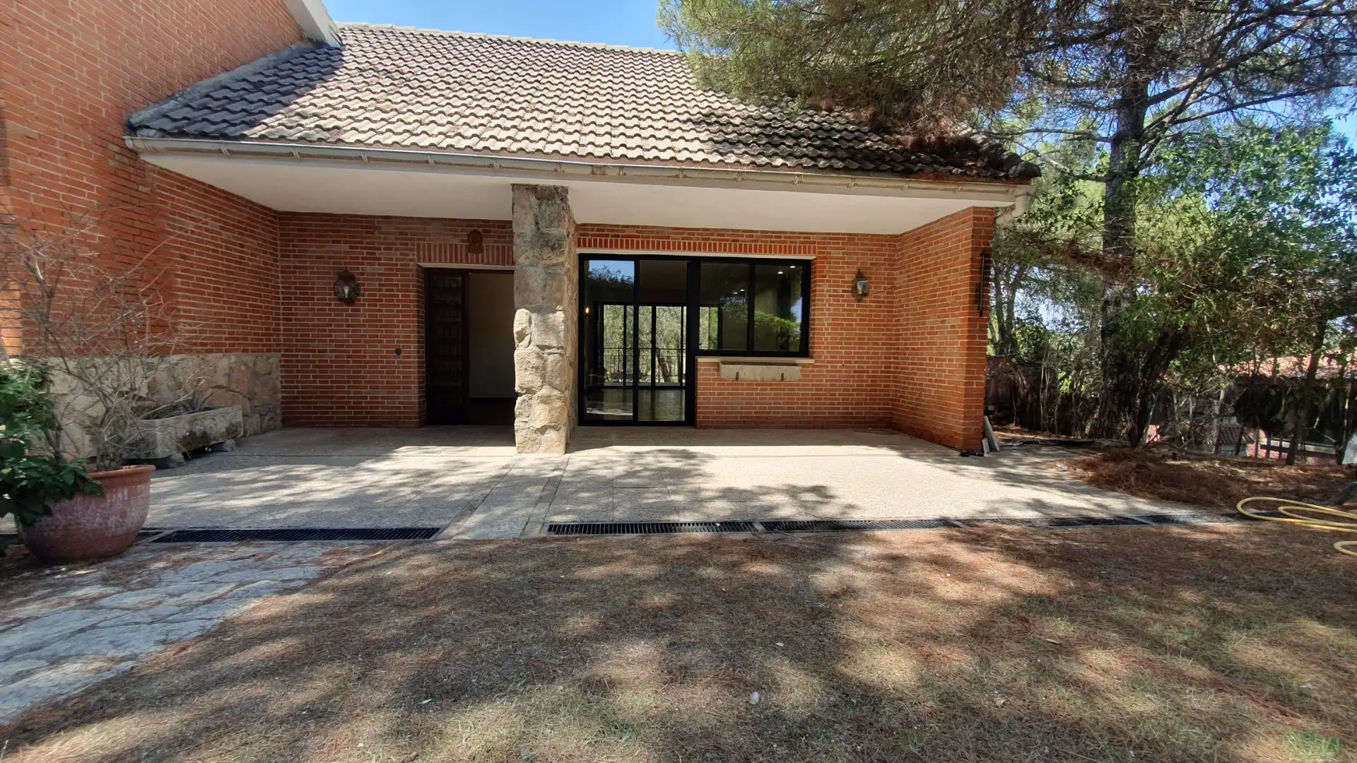 Vista exterior de Casa o xalet de lloguer en Valdemorillo amb Calefacció, Jardí privat i Terrassa