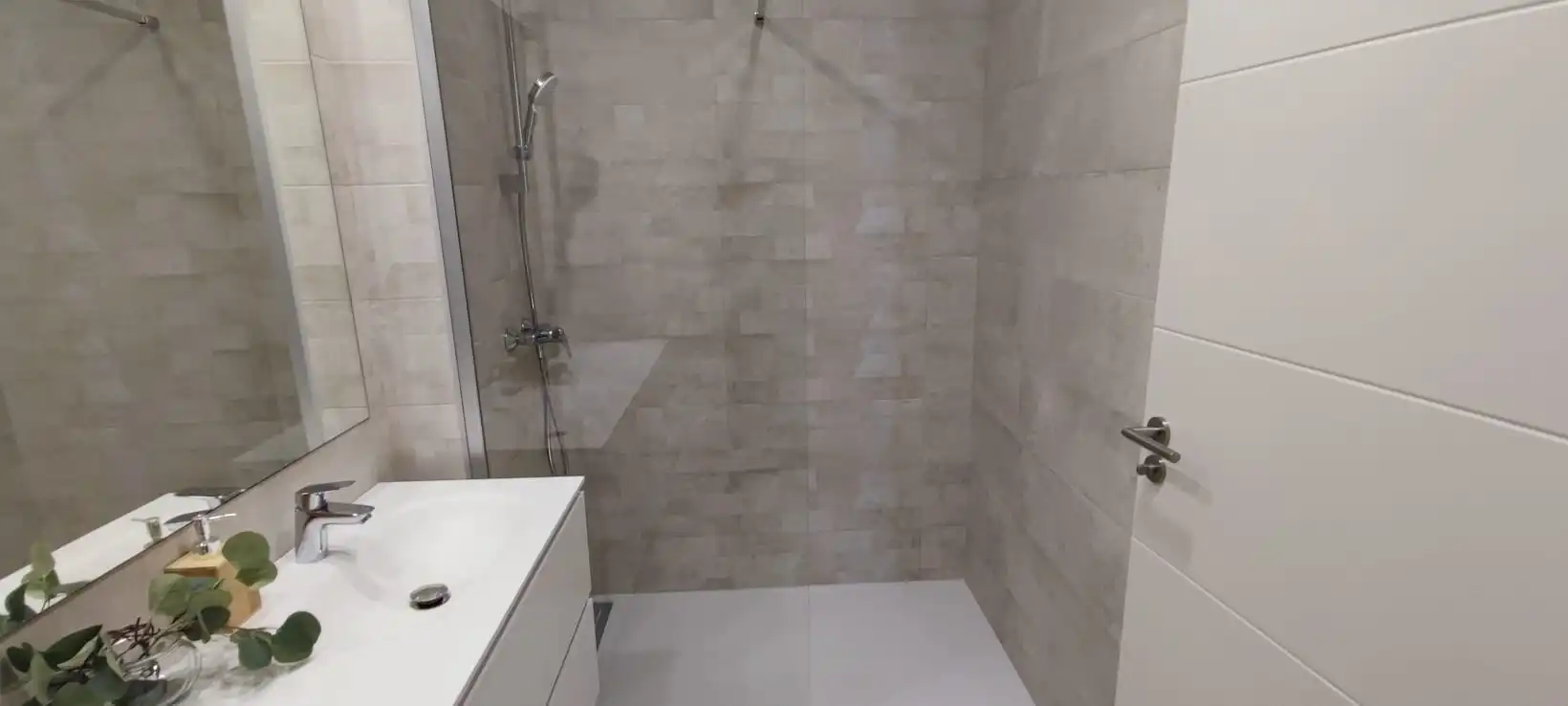 Baño de Piso de alquiler en Colmenar Viejo con Aire acondicionado, Calefacción y Jardín privado