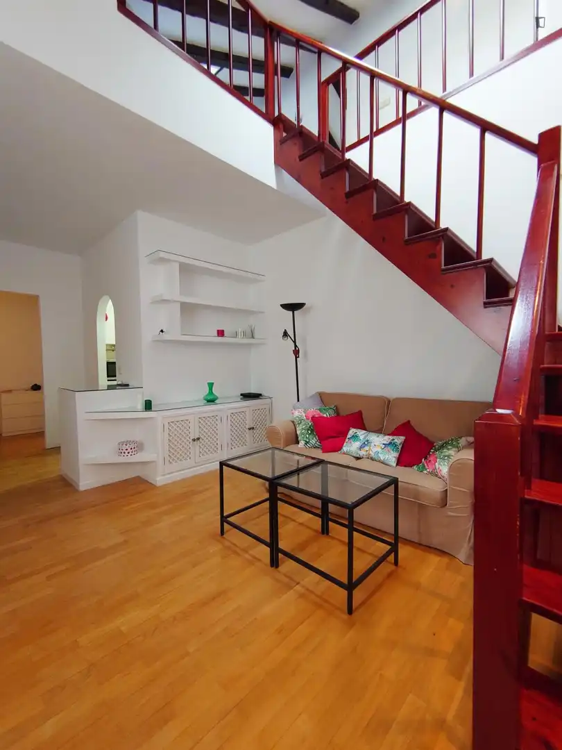 Study for rent in Cortes - Huertas