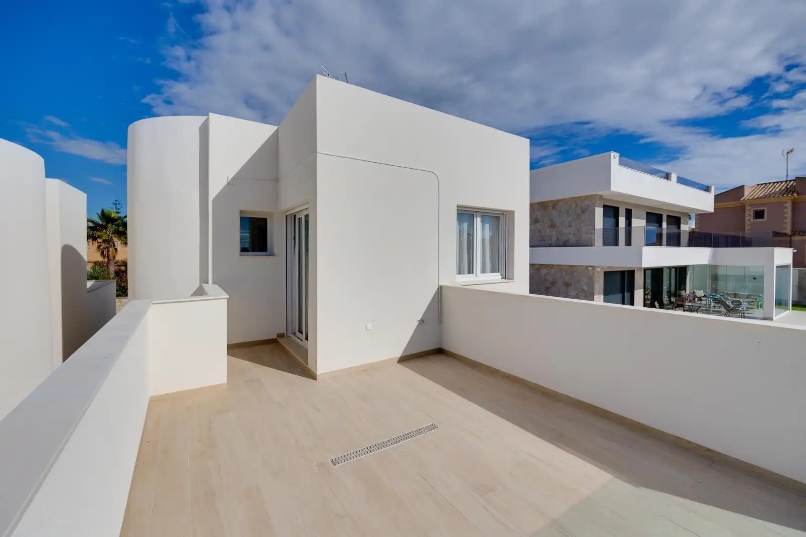 Vista exterior de Casa o chalet en venta en Torrevieja con Aire acondicionado, Terraza y Piscina
