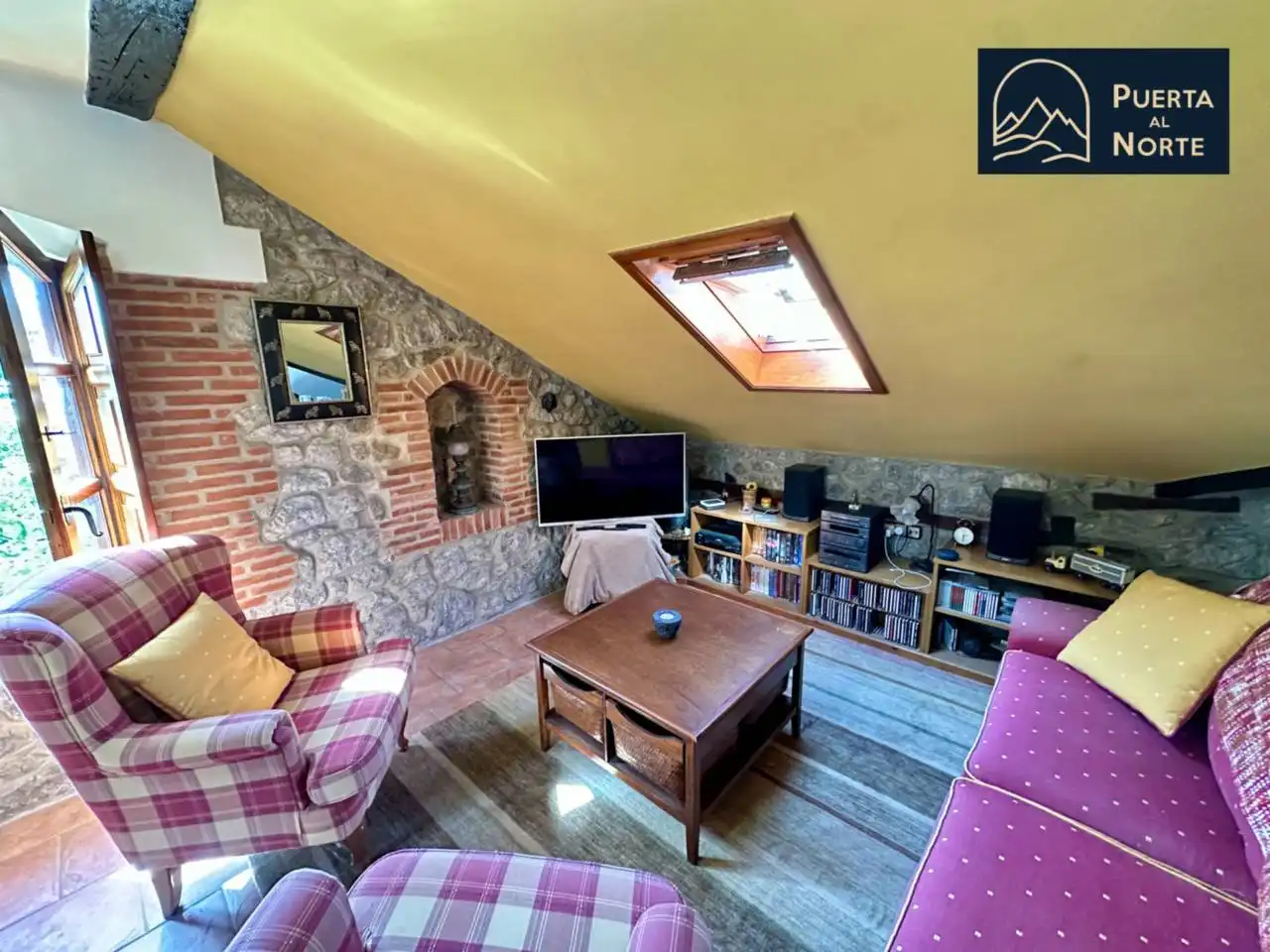 Sala d'estar de Casa o xalet en venda en Medio Cudeyo amb Calefacció i Terrassa