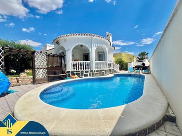 Xalet amb piscina en venda a Orihuela Costa