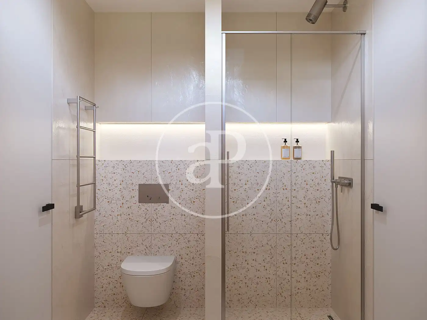 Badezimmer von Wohnung zum Verkauf in Barcelona mit Klimaanlage, Heizung und Privatgarten