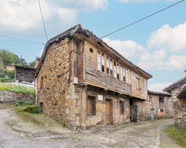 Casa-chalet en Venta en  URBIES, 120 en Zona Rural
