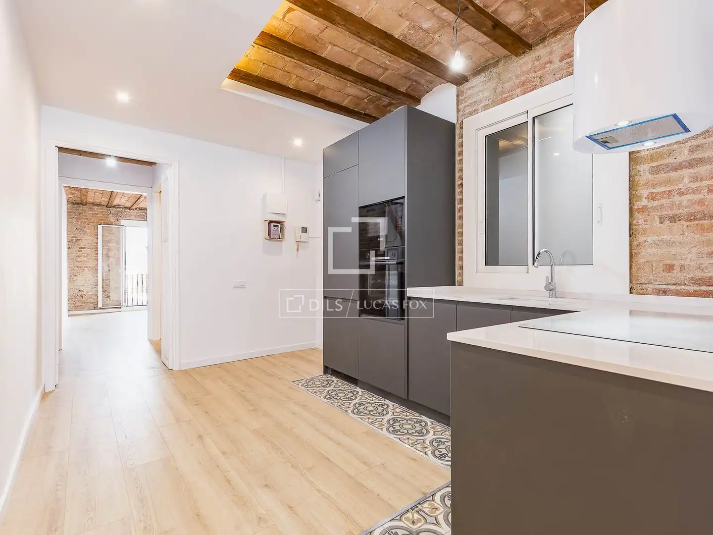 Küche von Wohnung zum Verkauf in Barcelona mit Klimaanlage, Heizung und Parkett