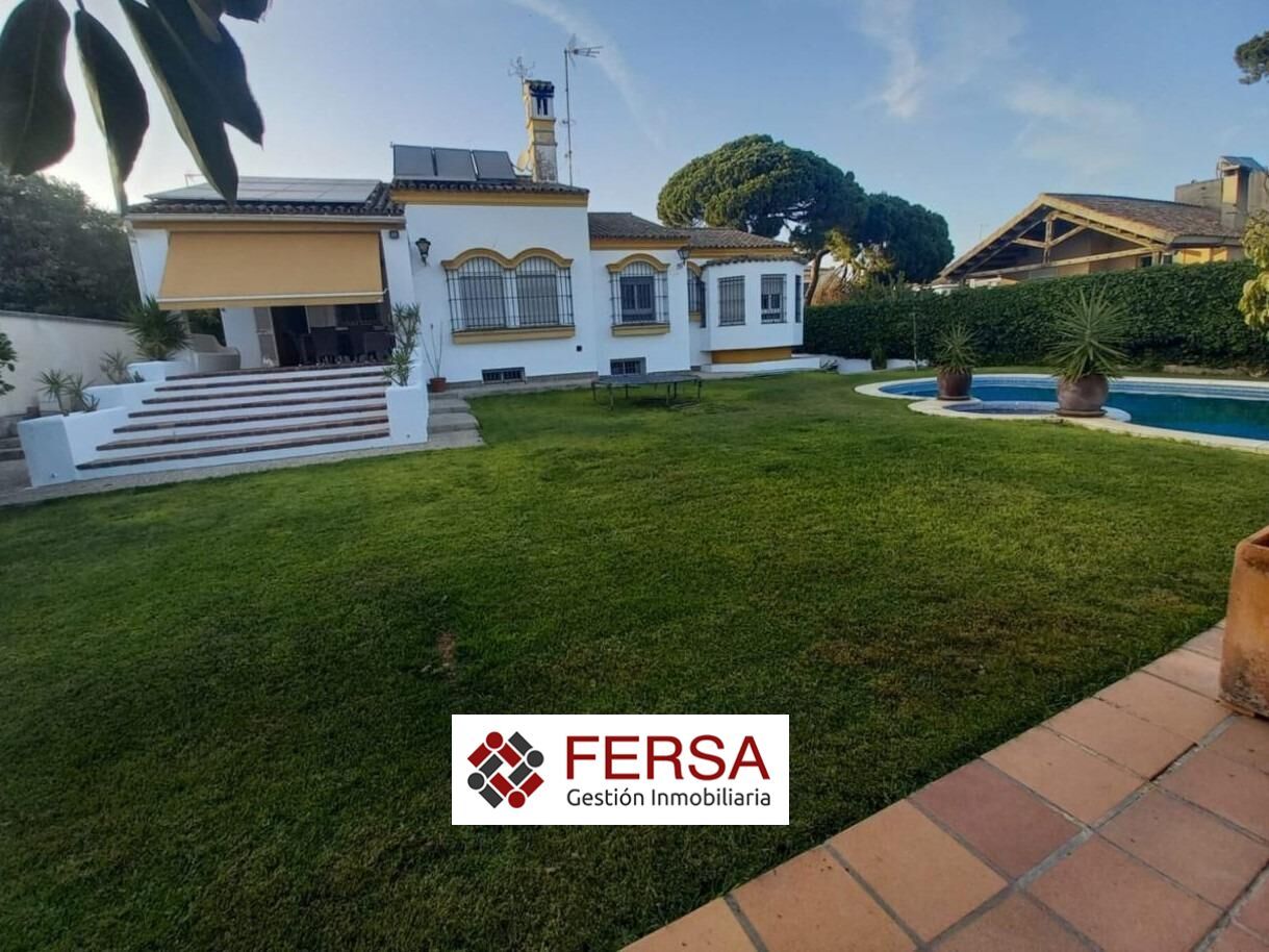 Vista exterior de Casa o xalet en venda en El Puerto de Santa María amb Aire condicionat, Calefacció i Jardí privat