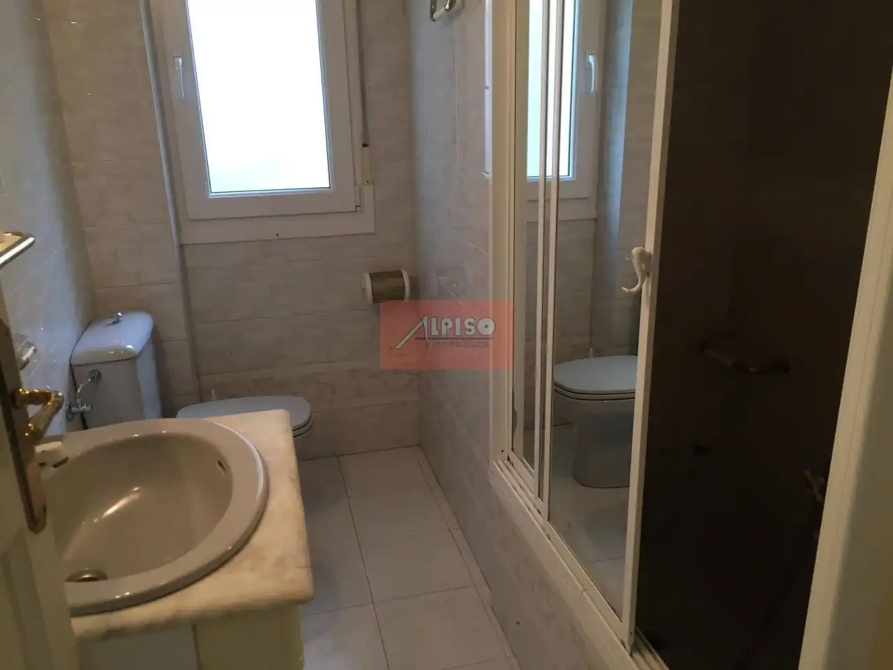 Baño de Piso de alquiler en Ourense Capital  con Calefacción, Amueblado y Balcón