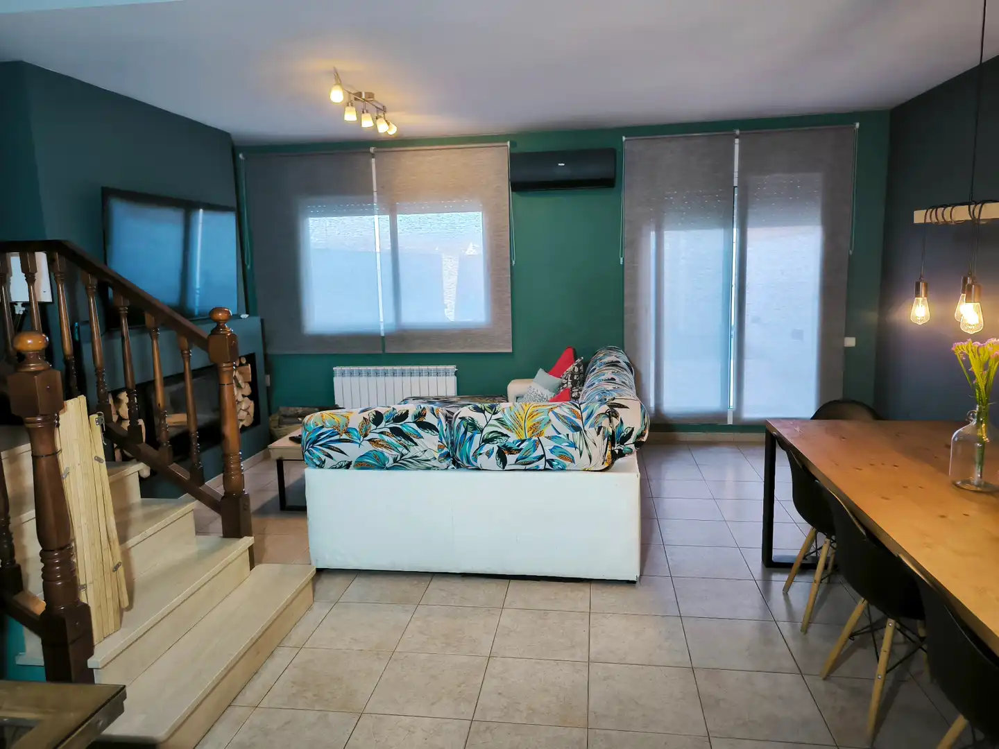 Sala de estar de Casa adosada en venta en Lliçà d'Amunt con Aire acondicionado, Calefacción y Jardín privado