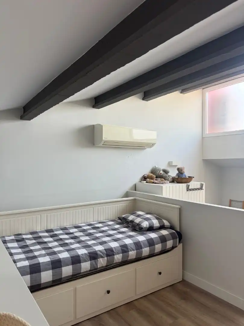 Habitación de Casa adosada de alquiler en Vilassar de Dalt con Aire acondicionado, Calefacción y Jardín privado