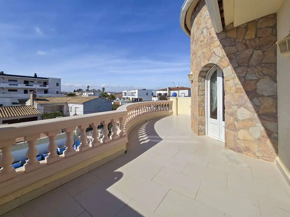 Terrassa de Casa o xalet en venda en Empuriabrava amb Calefacció i Jardí privat