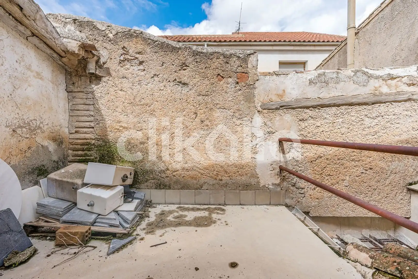 Vista exterior de Casa o xalet en venda en Baza amb Calefacció i Terrassa
