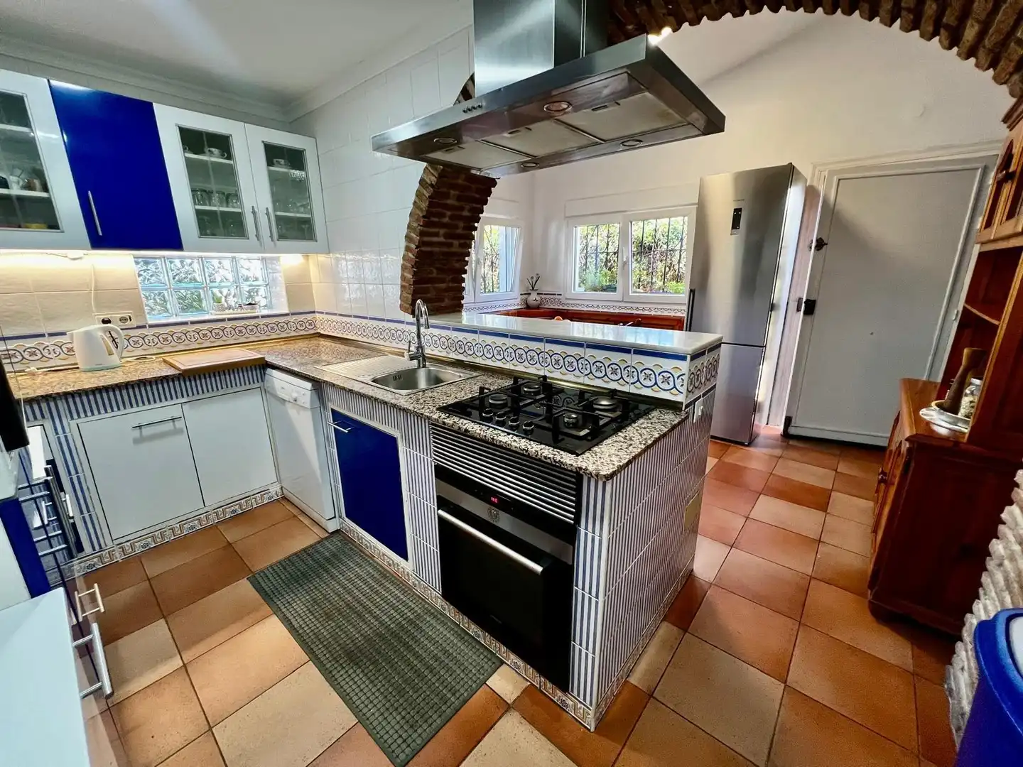 Cuina de Casa o xalet en venda en Málaga amb Aire condicionat, Calefacció i Jardí privat