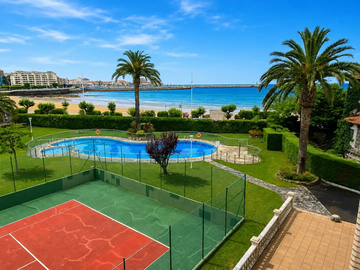 Swimming pool of Flat for sale in Castro-Urdiales  with Heating, Private garden and Parquet flooring