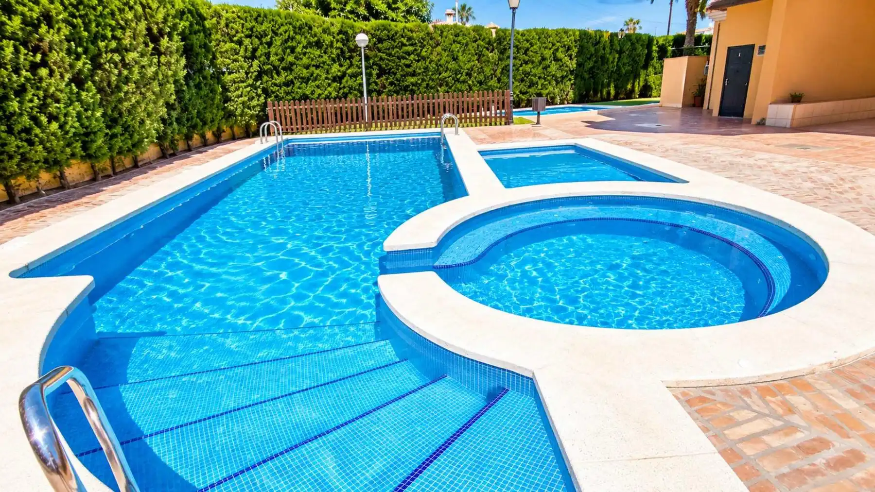 Apartment with pool for sale in Playa de los Locos, imagen 2