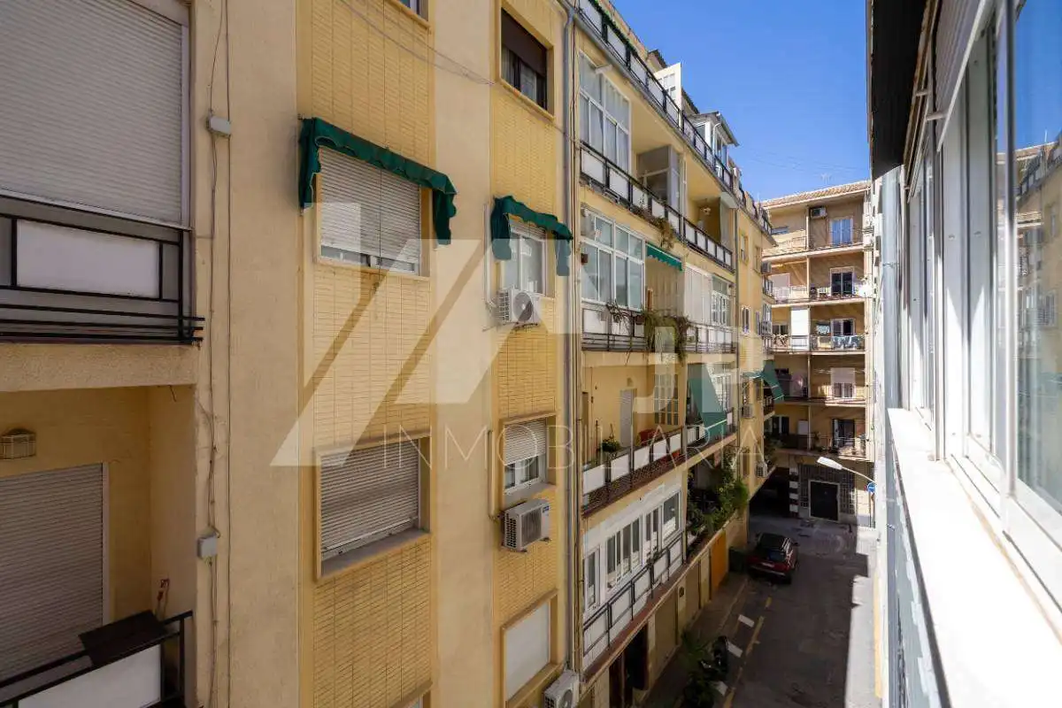 Außenansicht von Wohnung zum Verkauf in Granada mit Klimaanlage, Heizung und Terrasse