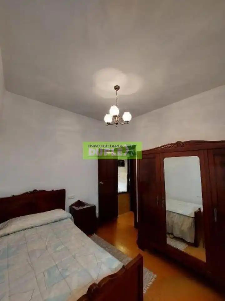 Habitación de Casa o chalet en venta en Pontevedra Capital  con Calefacción, Jardín privado y Trastero