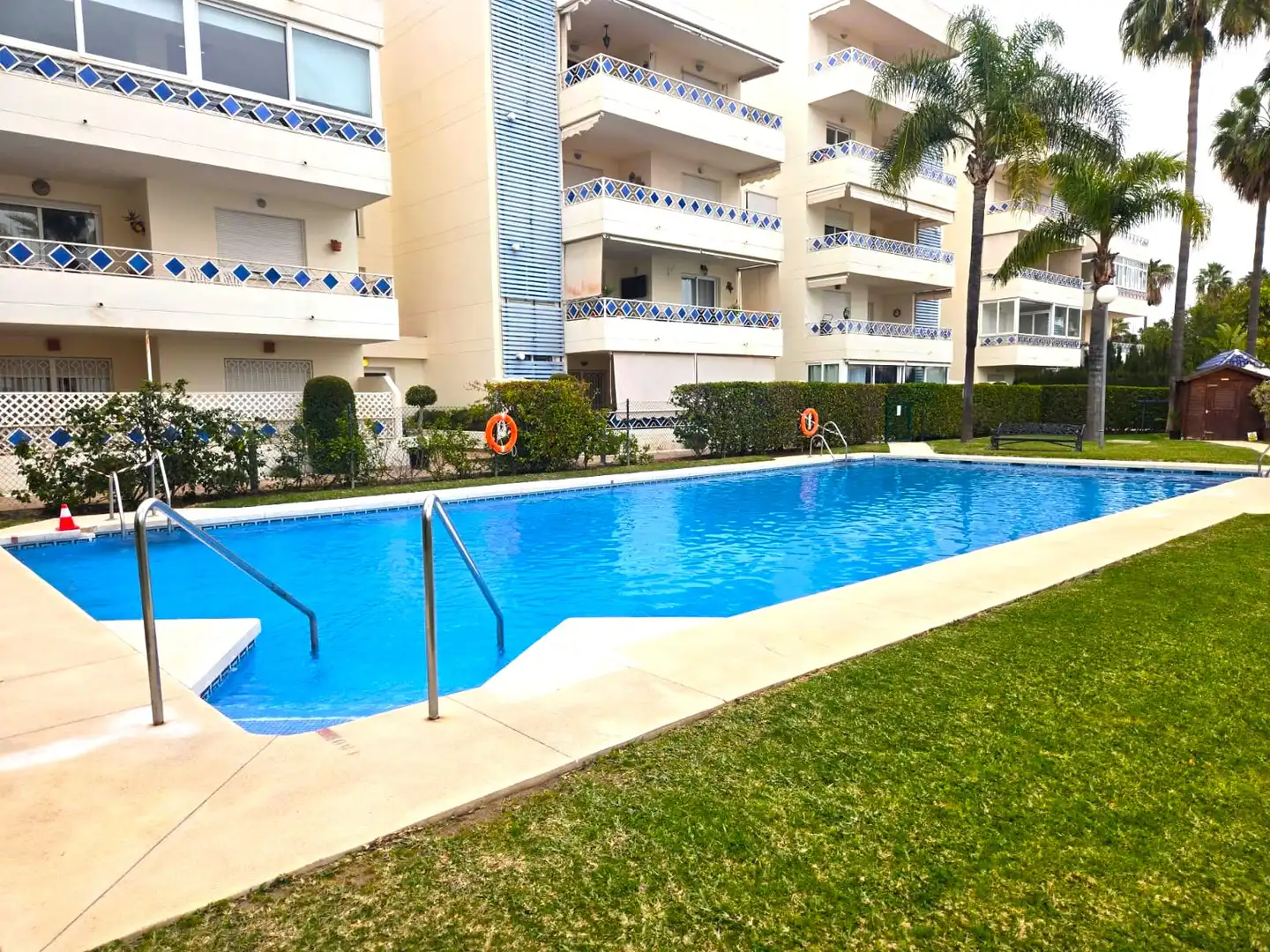 Piscina de Piso en venta en Marbella con Aire acondicionado, Jardín privado y Terraza
