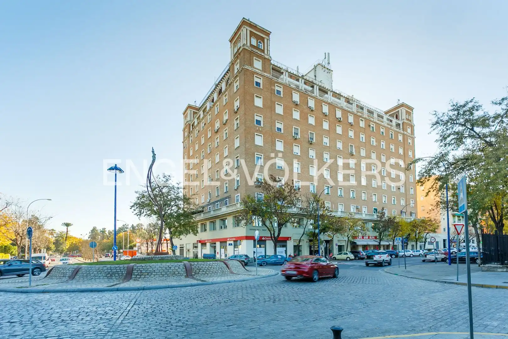 Vista exterior de Piso en venta en  Sevilla Capital con Calefacción
