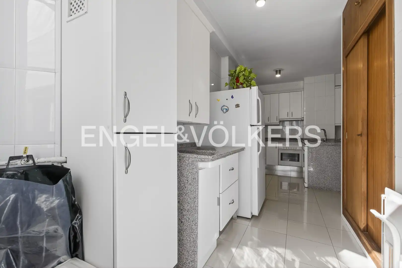 Kitchen of Flat for sale in Sevilla  with Air Conditioner, Heating and Balcony