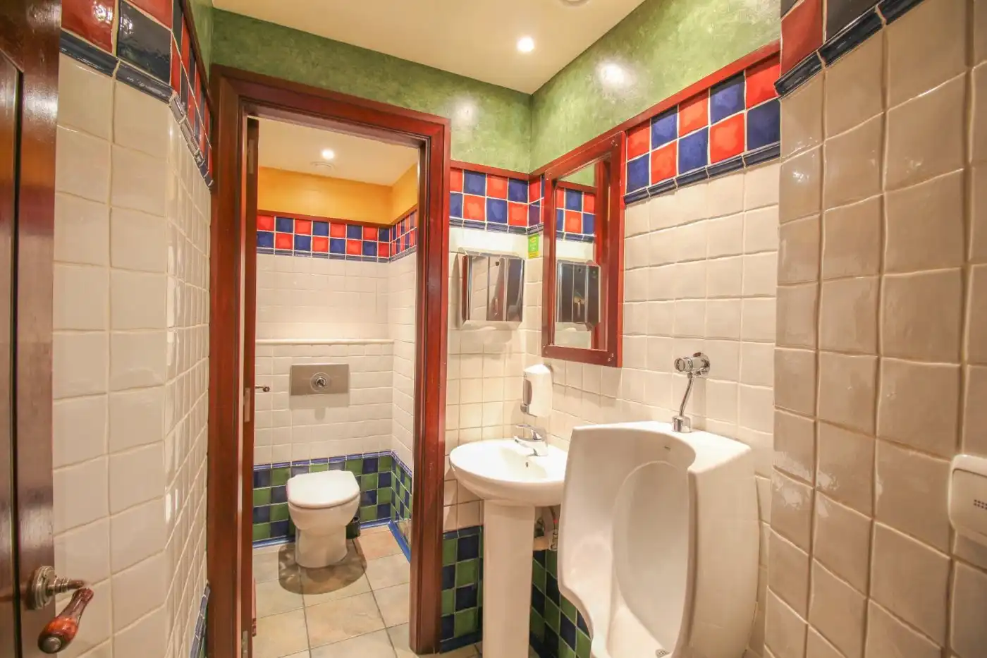 Bathroom of Commercial properties for sale in Aretxabaleta  with Air Conditioner and Furnished