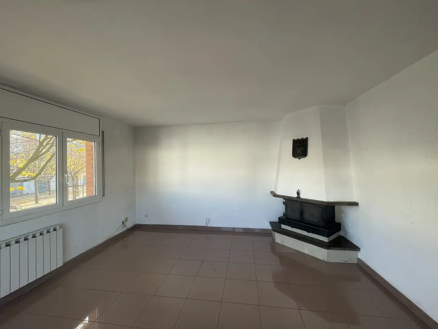 Sala de estar de Casa adosada en venta en Salt con Calefacción, Terraza y Trastero