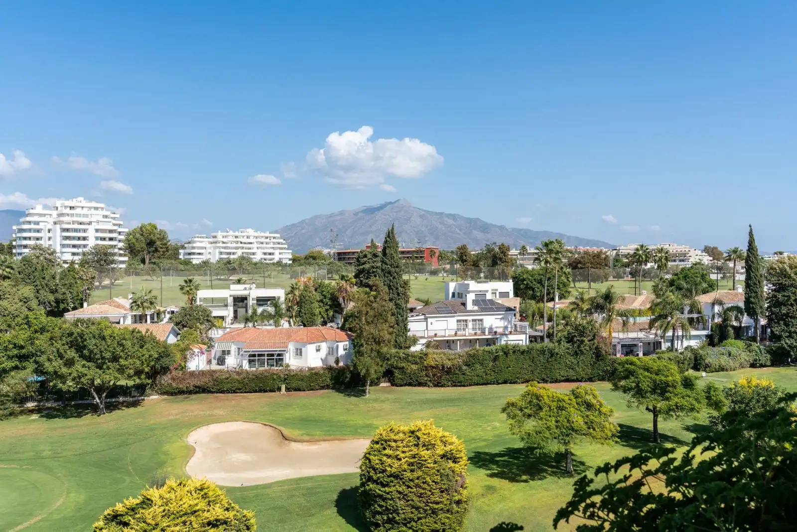 Apartamento con piscina en venta en Calle 19 15
