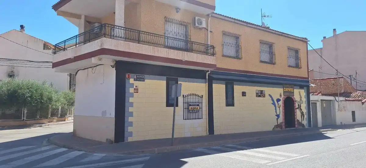 Vista exterior de Local de alquiler en Murcia