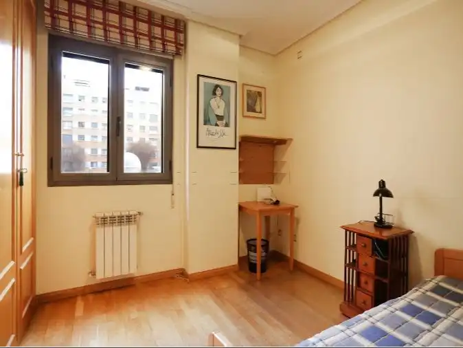 Schlafzimmer von Wohnung zur Miete in Madrid mit Klimaanlage, Heizung und Privatgarten