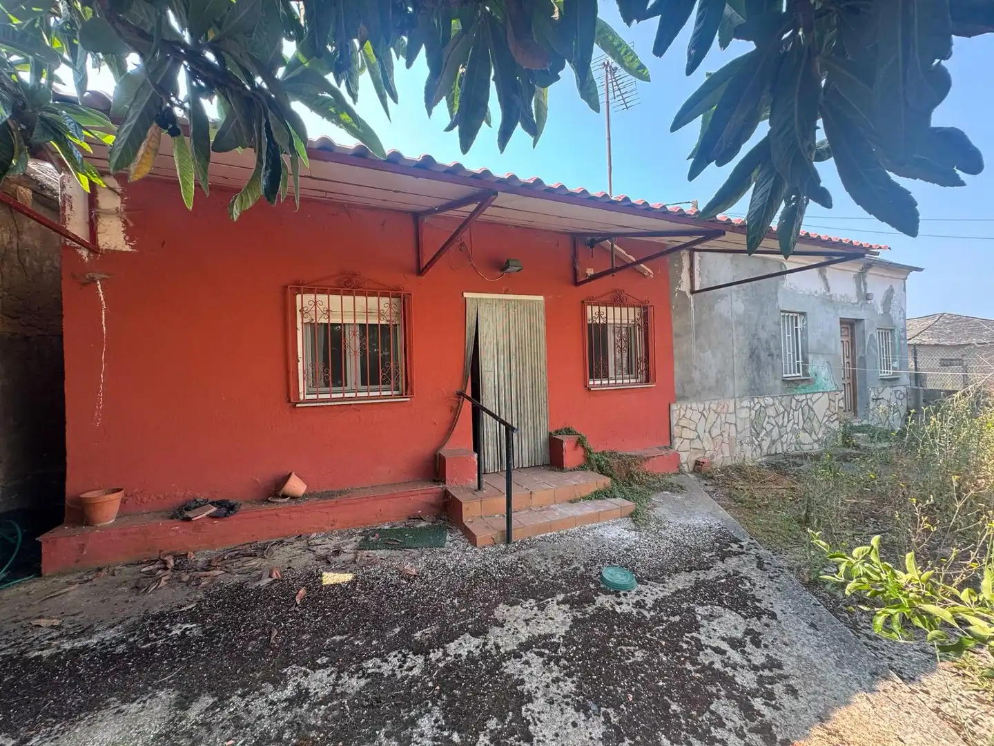 Vista exterior de Finca rústica en venda en Cabañas Raras amb Calefacció, Jardí privat i Moblat