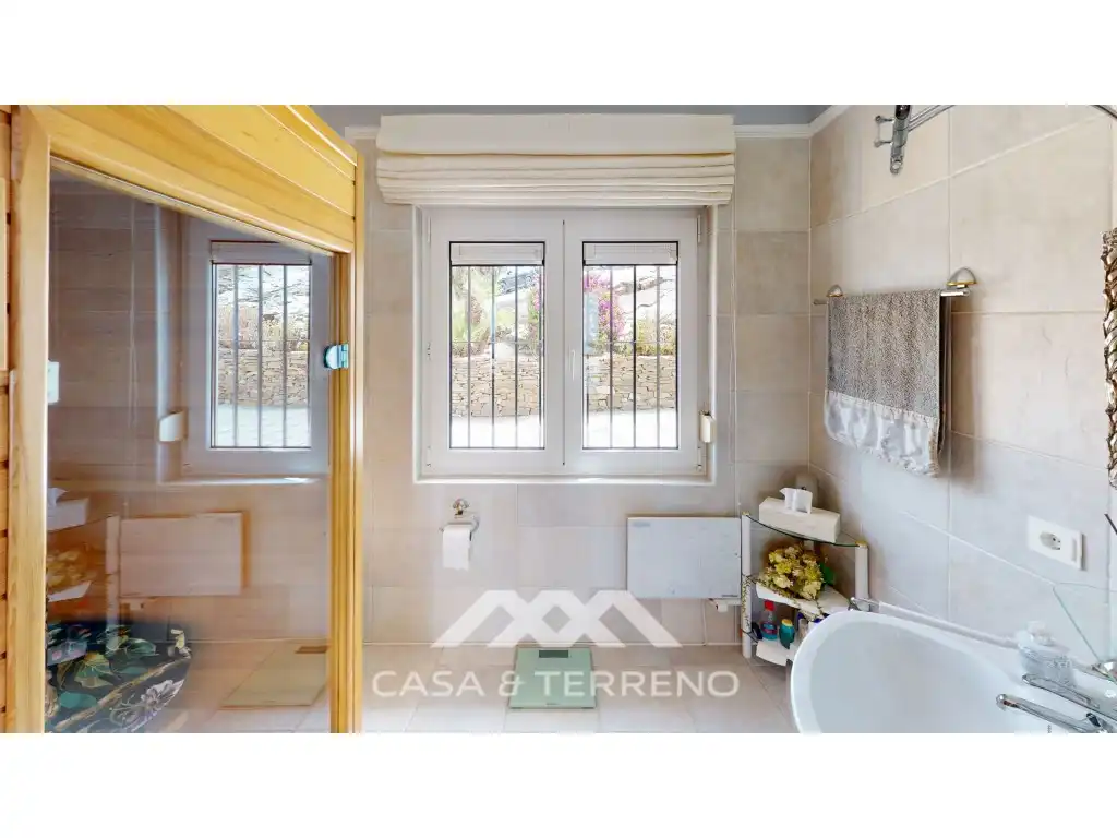 Bathroom of Houses for sale in Sayalonga  with Air Conditioner, Private garden and Terrace