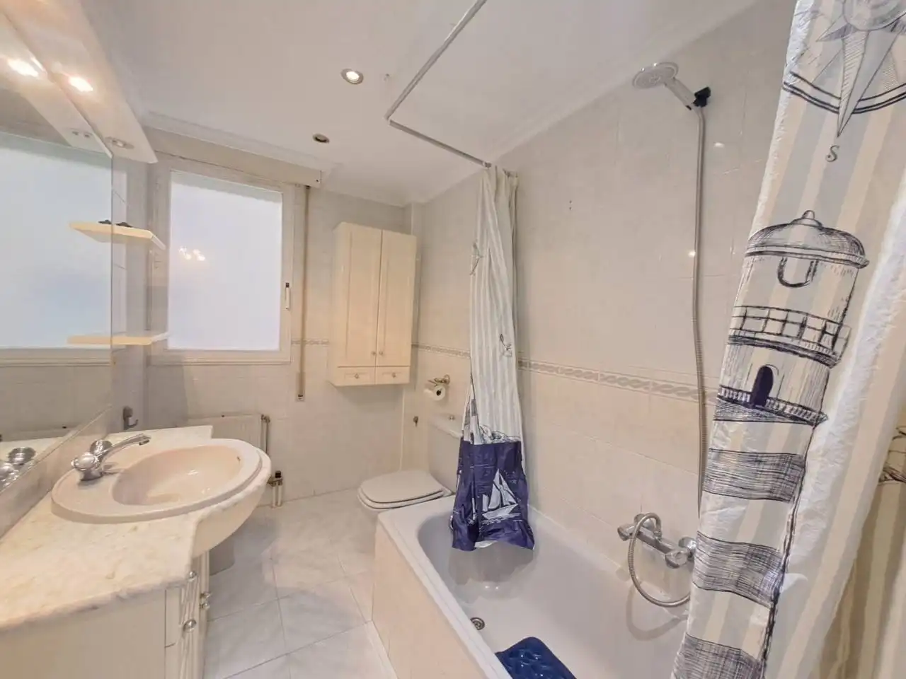 Bathroom of Flat for sale in Burgos  with Heating, Parquet flooring and Storage room