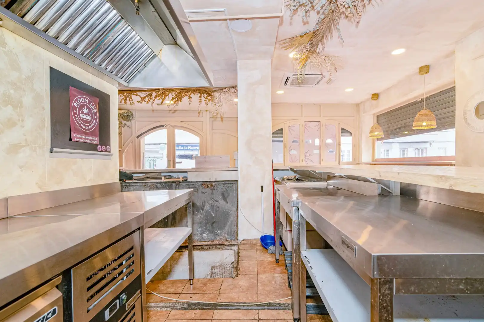 Cocina de Local en venta en Granada con Aire acondicionado y Amueblado