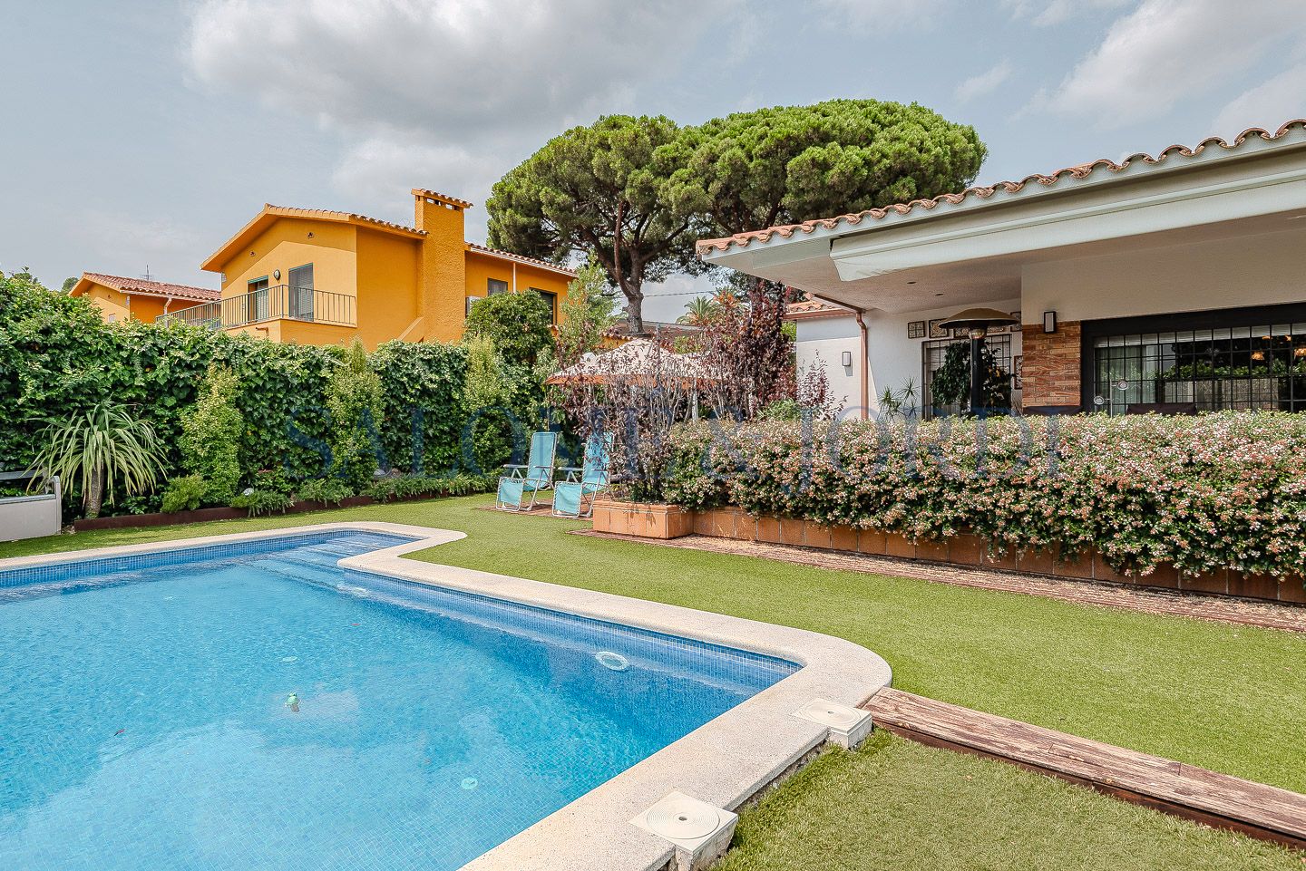 Swimming pool of House or chalet for sale in Cabrils  with Air Conditioner, Heating and Private garden