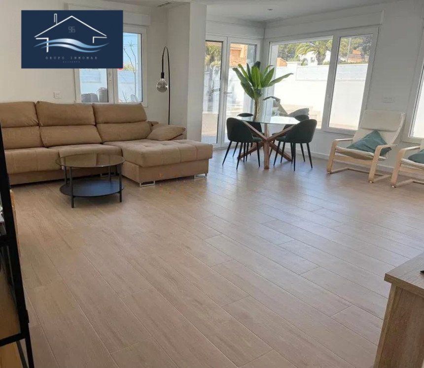 Sala de estar de Casa o chalet de alquiler en El Campello con Aire acondicionado, Calefacción y Jardín privado
