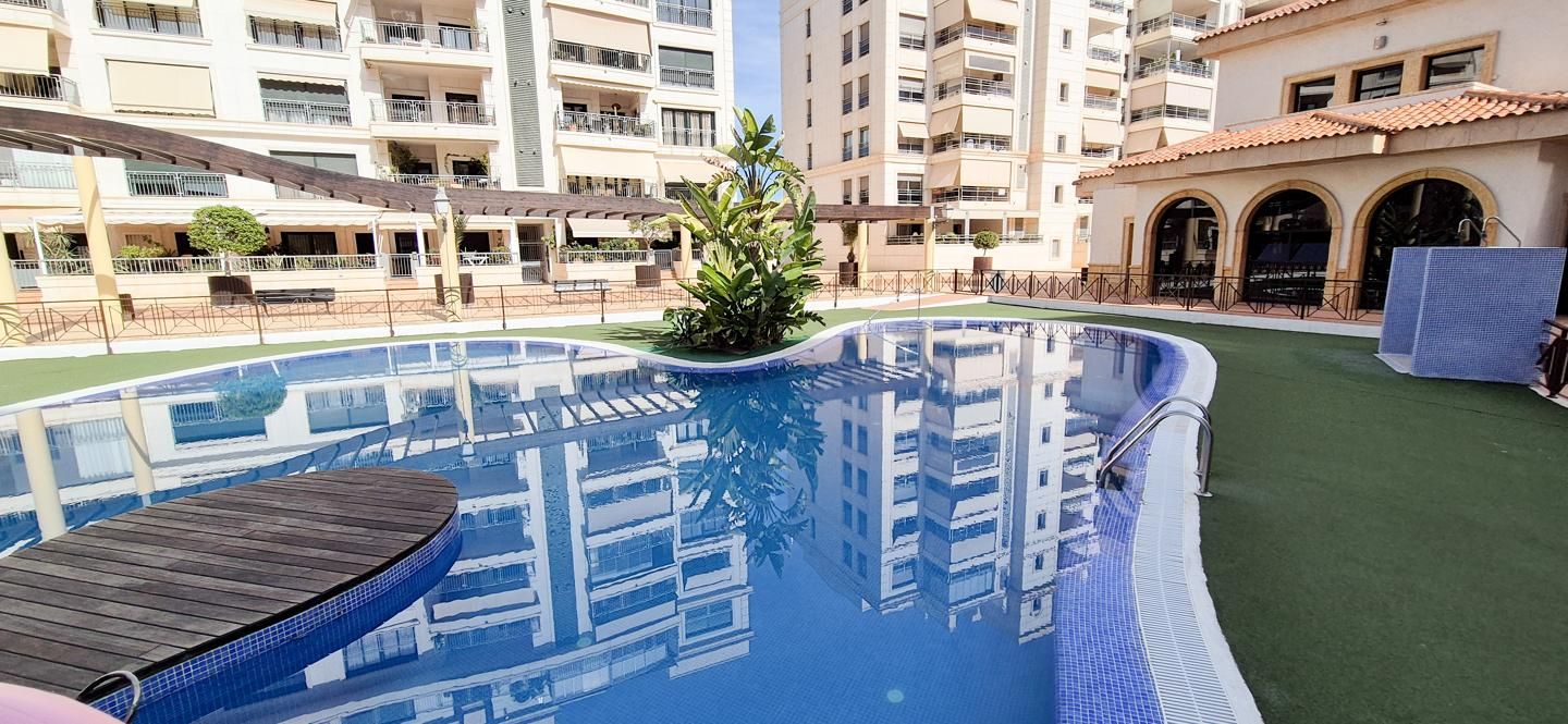 Piscina de Piso en venta en Elche / Elx con Aire acondicionado, Calefacción y Terraza