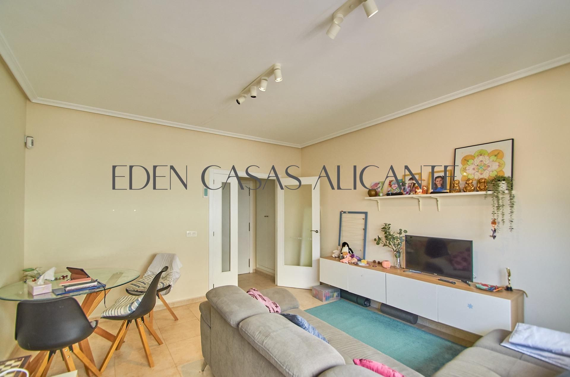 Sala d'estar de Apartament en venda en El Campello amb Balcó i Alarma