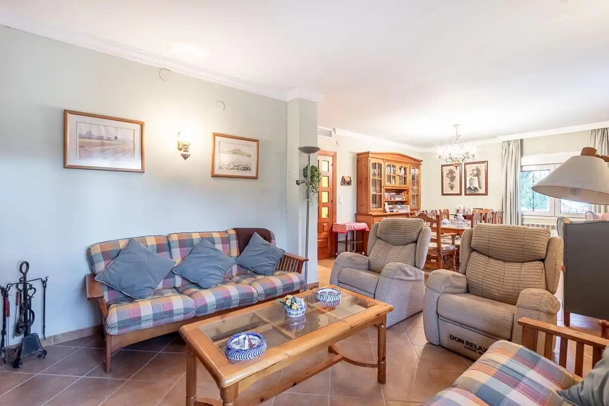Wohnzimmer von Wohnung zur Miete in Jun mit Klimaanlage, Heizung und Privatgarten