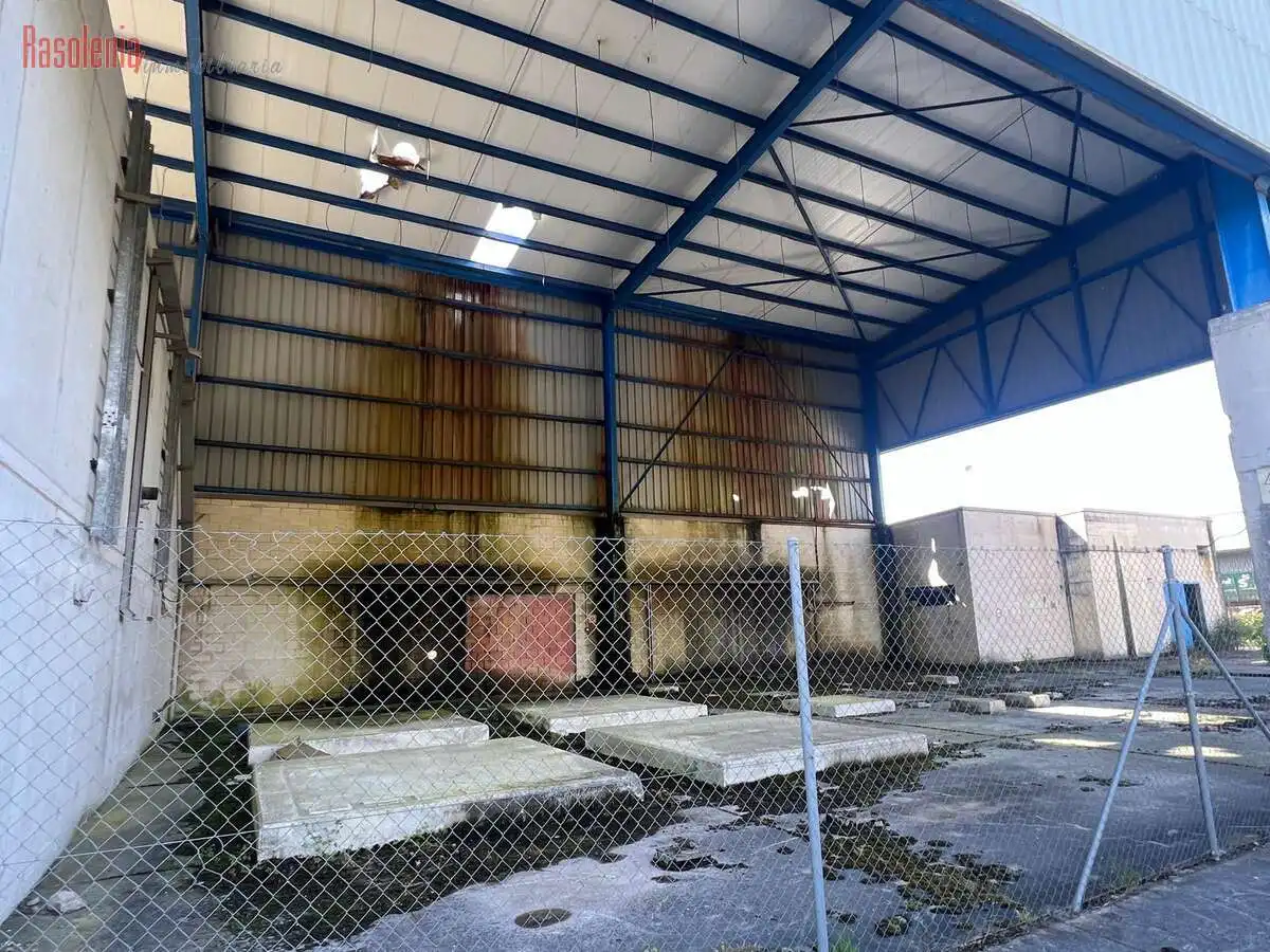 Vista exterior de Nave industrial en venta en Cerceda